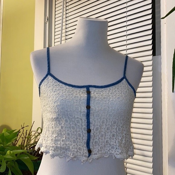 Like New Paper Crane Crop Top - Picture 2 of 7